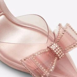 Aldo Berendra -Ralph Lauren Store berendra pink 650 002 029 detail sq nt 2018x2018 49d9b68c 2448 4e97 a2a8 f58036b15d66