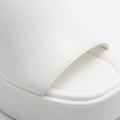 Aldo Betta -Ralph Lauren Store betta white 100 001 043 detail sq nt 2018x2018 a5983f40 37e3 4d23 b02f bbe730333333