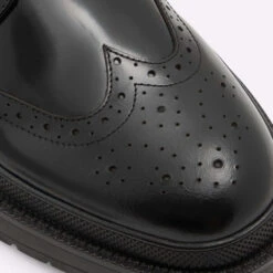 Aldo Bezos -Ralph Lauren Store bezos black 001 001 043 detail sq nt 2018x2018 20d5a5b9 cc23 4875 aa3a cedda7bc924f sw