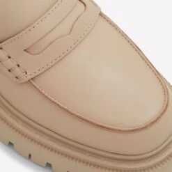 Aldo Bigstrut -Ralph Lauren Store bigstrut beige 280 001 043 detail sq nt 2018x2018 8e22bff6 5378 4256 a517 71744b106c03
