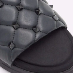 Aldo Cuciro -Ralph Lauren Store cuciro black 001 002 043 detail sq nt 2018x2018 63060912 422d 4081 9b91 53cc94db825c sw