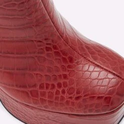 Aldo Delarathien -Ralph Lauren Store delarathien red 600 002 004 detail sq nt 2018x2018 632a8ee2 de32 43a5 aa93 e451fb6a65af sw