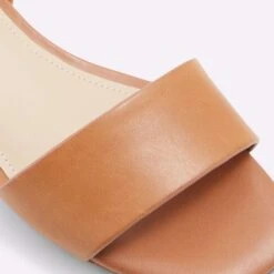 Aldo Doredda 15 Aldo Doredda -Ralph Lauren Store doredda brown 220 001 043 detail sq nt 2018x2018 13fa5f8f 667c 4e86 87c5 e7a4ae5512a8 sw