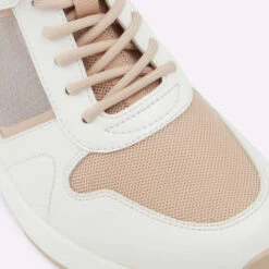 Aldo Dynia -Ralph Lauren Store dynia pink 680 002 043 detail sq nt 2018x2018 381482a1 a379 4a30 b04c a2db61d80a44 sw