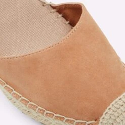 Aldo Efemina 13 Aldo Efemina -Ralph Lauren Store efemina brown 240 001 046 detail sq nt 2018x2018 314f4b2d 7330 476b abb9 c6f482ea96bd sw