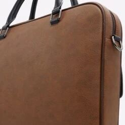 Aldo Etyt -Ralph Lauren Store etyt brown 201 002 043 detail sq nt 2018x2018 efe7bc6b 77d5 4fdd afb8 49676f1242cd