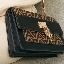 Aldo Triradia 12 Aldo Triradia -Ralph Lauren Store f21 aug hb logomania triradia jacquardprint 0416