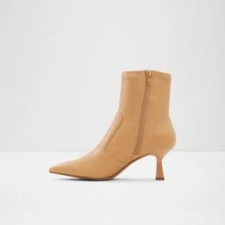 Aldo Fawna -Ralph Lauren Store fawna beige 259 002 043 alt2 sq nt 1600x1600 54963502 8b04 4dd9 a0ff 07289c43c3dd