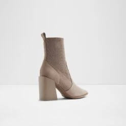 Aldo Ganina -Ralph Lauren Store ganina grey 068 001 031 alt1 sq nt 1600x1600 db4f77b9 4e18 4958 80d6 68c253ef87b9