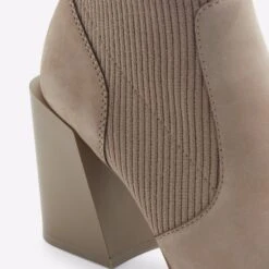 Aldo Ganina -Ralph Lauren Store ganina grey 068 001 031 detail sq nt 2018x2018 6c794678 897b 4c44 93ef 7ebb8bcfc98e