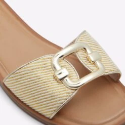 Aldo Glaeswen -Ralph Lauren Store glaeswen beige 271 003 040 detail sq nt 2018x2018 af4fe704 b3f1 4ef8 8f67 91625a085185