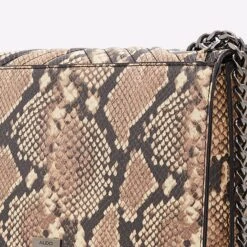 Aldo Greenwald -Ralph Lauren Store greenwald beige 101 002 043 detail sq nt 2018x2018 c3b47ec4 7874 41ab bd20 a112d4059626