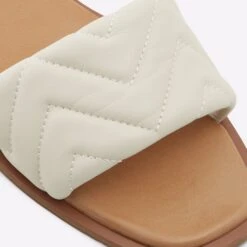 Aldo Grirawiaflex 15 Aldo Grirawiaflex -Ralph Lauren Store grirawiaflex white 100 002 043 detail sq nt 2018x2018 0be85952 2445 4ee9 b79e 09c2282b9421