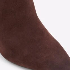 Aldo Haireri -Ralph Lauren Store haireri brown 210 001 046 detail sq nt 2018x2018 4fabda03 1026 4899 ad38 887d7e0ff0a8