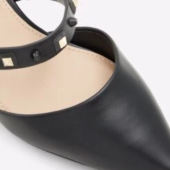 Aldo Jennenaldar 15 Aldo Jennenaldar -Ralph Lauren Store jennenaldar black 001 002 043 detail sq nt 2018x2018 f0257e5d e93d 499b 9da3 443248a58534