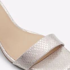 Aldo Kedeaviel -Ralph Lauren Store kedeaviel pink 690 002 051 detail sq nt 2018x2018 abfad99c 48a6 4d93 b91c e092ab7a4335