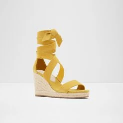 Aldo Laretta 11 Aldo Laretta -Ralph Lauren Store laretta yellow 700 001 046 alt3 sq nt 1600x1600 5b8be3b3 5a07 4917 8e01 3baeb297edf4