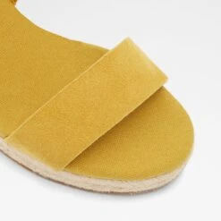 Aldo Laretta 12 Aldo Laretta -Ralph Lauren Store laretta yellow 700 001 046 alt4 sq nt 1600x1600 a4167549 209f 431e 8294 fb9522d9429b