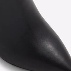 Aldo Laroche -Ralph Lauren Store laroche black 001 001 043 detail sq nt 2018x2018 a4925826 7db0 4365 86ee 58c587c72995