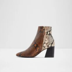 Aldo Layla 10 Aldo Layla -Ralph Lauren Store layla multi 960 001 044 alt2 sq nt 1600x1600 560764a0 10f4 485b a81d 2518b329f51a