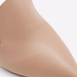 Aldo Merilian -Ralph Lauren Store merilian beige 270 001 043 detail sq nt 2018x2018 e9d71f71 0f5c 400b 9130 9947e322ecc5