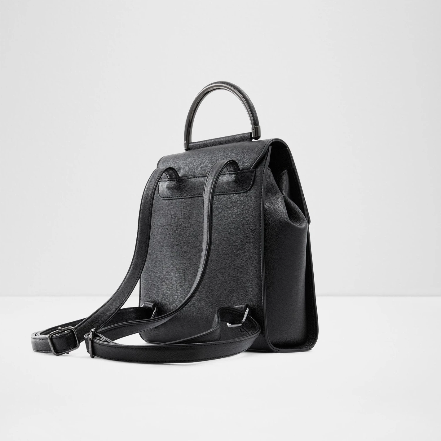 Aldo Ocan 3 Aldo Ocan - Image 3