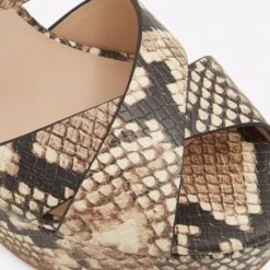 Aldo Platina 13 Aldo Platina -Ralph Lauren Store platina beige 101 002 044 detail sq nt 2018x2018 325c57cc 1b6d 4f6f 910d 5160ac417ddf