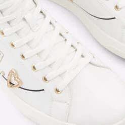 Aldo Pommat -Ralph Lauren Store pommat white 100 002 038 detail sq nt 2018x2018 ac07a4e4 365b 40e7 8d66 9aafcbe48206