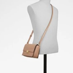 Aldo Praets 10 Aldo Praets -Ralph Lauren Store praets beige 270 002 043 alt3 sq nt 1600x1600 d8214c59 5d52 44c9 a2fd b8f68c90990d