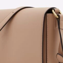 Aldo Praets 11 Aldo Praets -Ralph Lauren Store praets beige 270 002 043 detail sq nt 2018x2018 5fec2b13 ce9c 4577 8a97 427fa72ba6ef