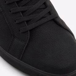 Aldo Prayrien -Ralph Lauren Store prayrien black 001 002 031 detail sq nt