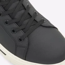 Aldo Preralith -Ralph Lauren Store preralith black 004 002 041 detail sq nt 2018x2018 67efb32a 2ad2 4602 8f23 b6036a157977