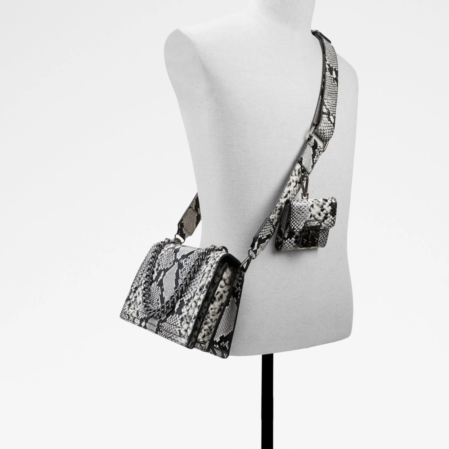 Aldo Qiemar 6 Aldo Qiemar - Image 6