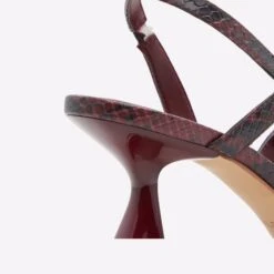 Aldo Sevilla -Ralph Lauren Store sevilla red 640 001 044 detail sq nt 2018x2018 129e50da df42 47c2 95fb 56a71aa00299