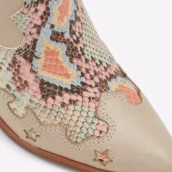 Aldo The Runaway 13 Aldo The Runaway -Ralph Lauren Store the 20runaway beige 280 001 029 detail sq nt 2018x2018 130f8d81 7d6c 47c4 b6f4 8b62a32419e6