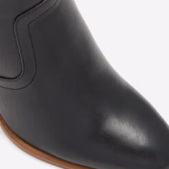 Aldo Thielle -Ralph Lauren Store thielle black 001 001 043 detail sq nt 2018x2018 9d0fe9d7 2a04 412e 9c5d 685bb83a7a08