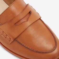 Aldo Urawen -Ralph Lauren Store urawen brown 210 001 043 detail sq nt 2018x2018 6f2231ea 60cb 46f7 a233 1ff583a196e7