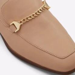 Aldo Valenaclya -Ralph Lauren Store valenaclya beige 270 002 043 detail sq nt 2018x2018 64d9e095 f3d6 4b36 a3f8 68354d056877