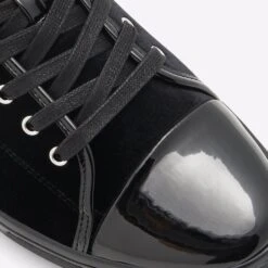 Aldo Velnero 13 Aldo Velnero -Ralph Lauren Store velnero black 001 003 048 detail sq nt 2018x2018 7dbc2bdc 2bcd 4ae3 b6c0 143a9047b7eb