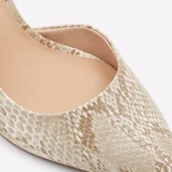 Aldo Vralg -Ralph Lauren Store vralg white 110 002 044 detail sq nt 2018x2018 e5b7930c 36a1 4bf0 8908 3475c4842164