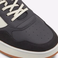 Aldo Wieg -Ralph Lauren Store wieg black 001 002 029 detail sq nt 2018x2018 2b84803e 4b7a 4b4a ad94 15c614c995ab