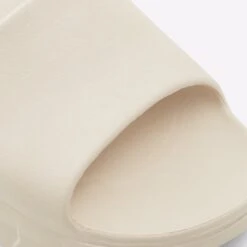 Aldo Yassi -Ralph Lauren Store yassi white 110 002 041 detail sq nt 2018x2018 6f042c19 9cb4 40f8 8b77 126058c25a48