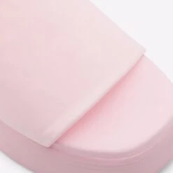 Aldo Yassu -Ralph Lauren Store yassu pink 690 003 045 detail sq nt 2018x2018 4058011a b785 4789 8e3c d48e5648de89